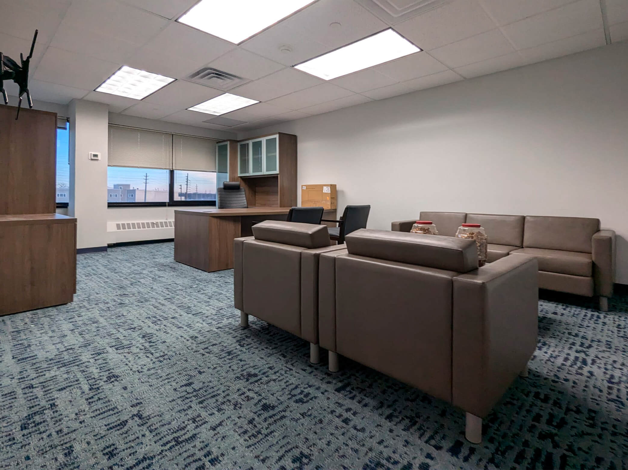 Office lounge furniture 490 3 1